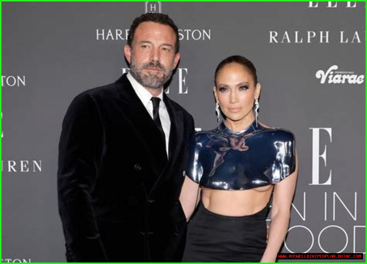Celebrities Showing Off Underboob: Stars Rocking the Hottest and Sexiest Fashion Trend