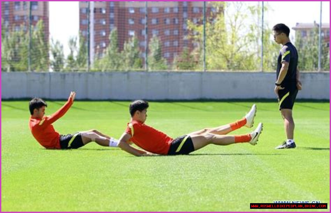 Chinese men's U16 national football team holds training session - Xinhua